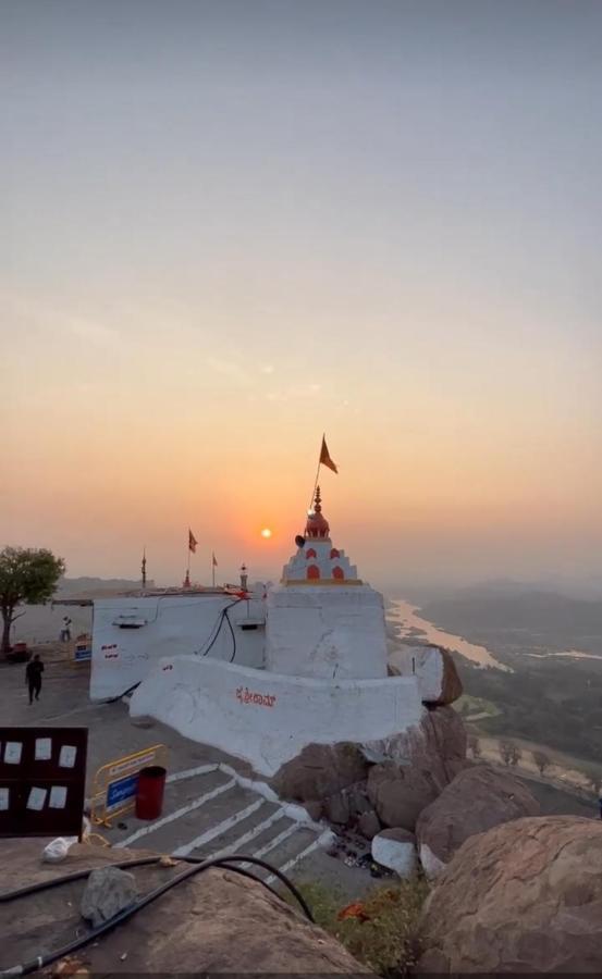 Vaibhav Home Stay Hampi Exterior photo