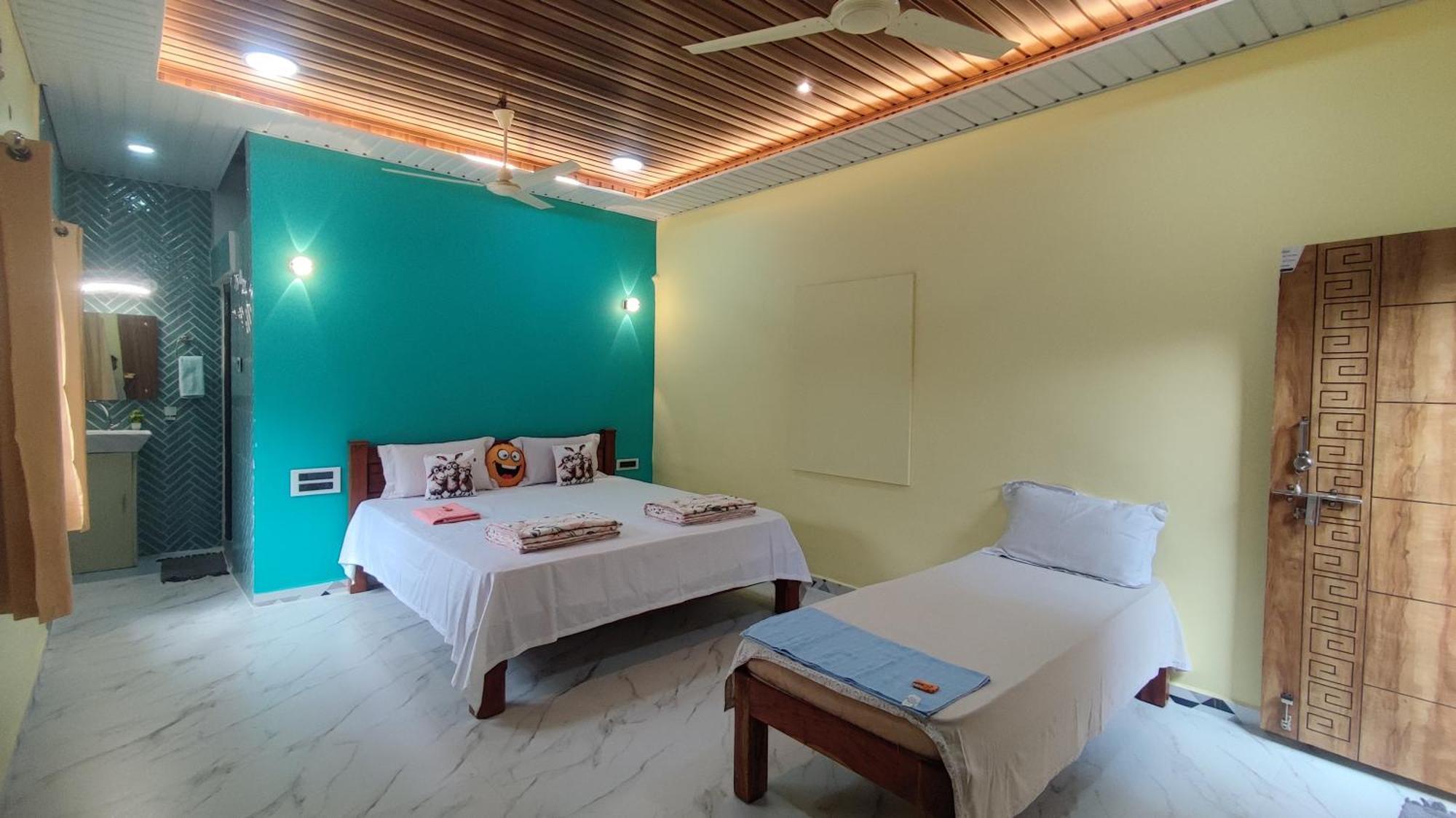 Vaibhav Home Stay Hampi Room photo